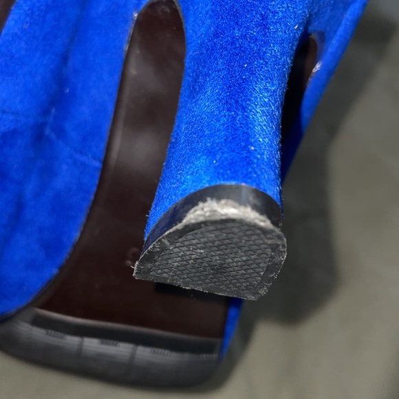 Velvet strap shoe - Picture 3 of 3